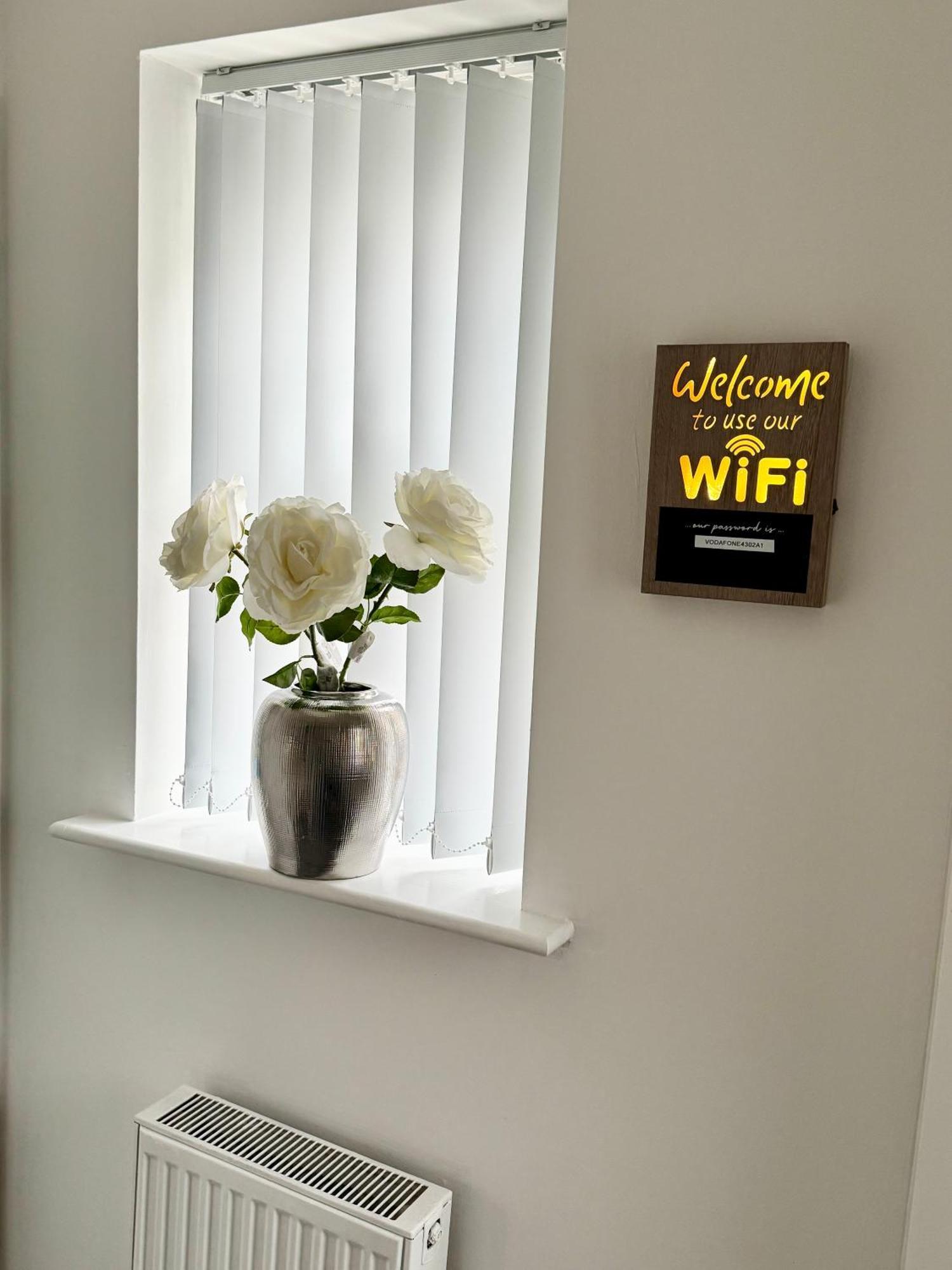 Harmony House 3 Bedroom New Build For Families, Contractors, Black Country Museum Sleeps 6 Tipton Exteriér fotografie
